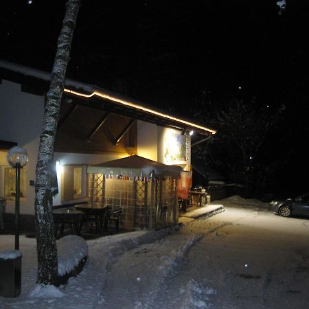 Albergo Pineta Castello-Molina di Fiemme Exteriör bild